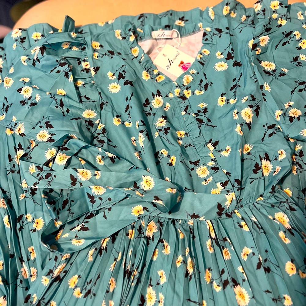 Clothes - Picture 3 of 3